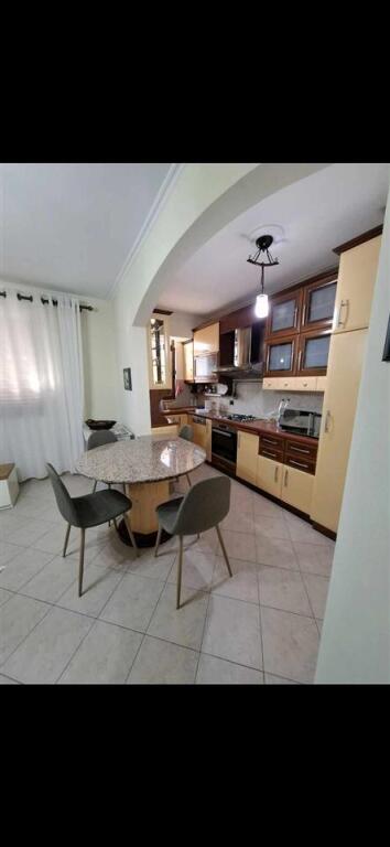 Apartament me qira 2+1 – Ali Demi (tek shkolla 1 Maj)