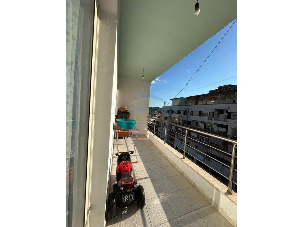 Shitet Apartament 2+1 – Yzberisht, përballë KMY