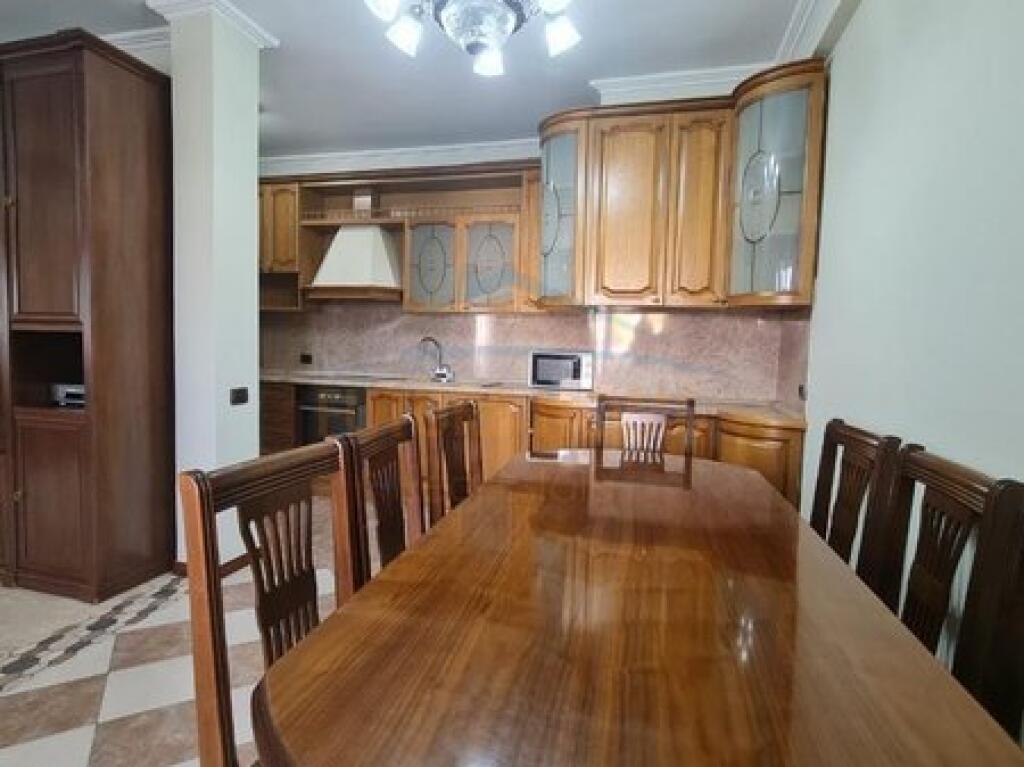 Shitet, Apartament 3+1+2+Depo, Bulevardi Zog I, Tirane