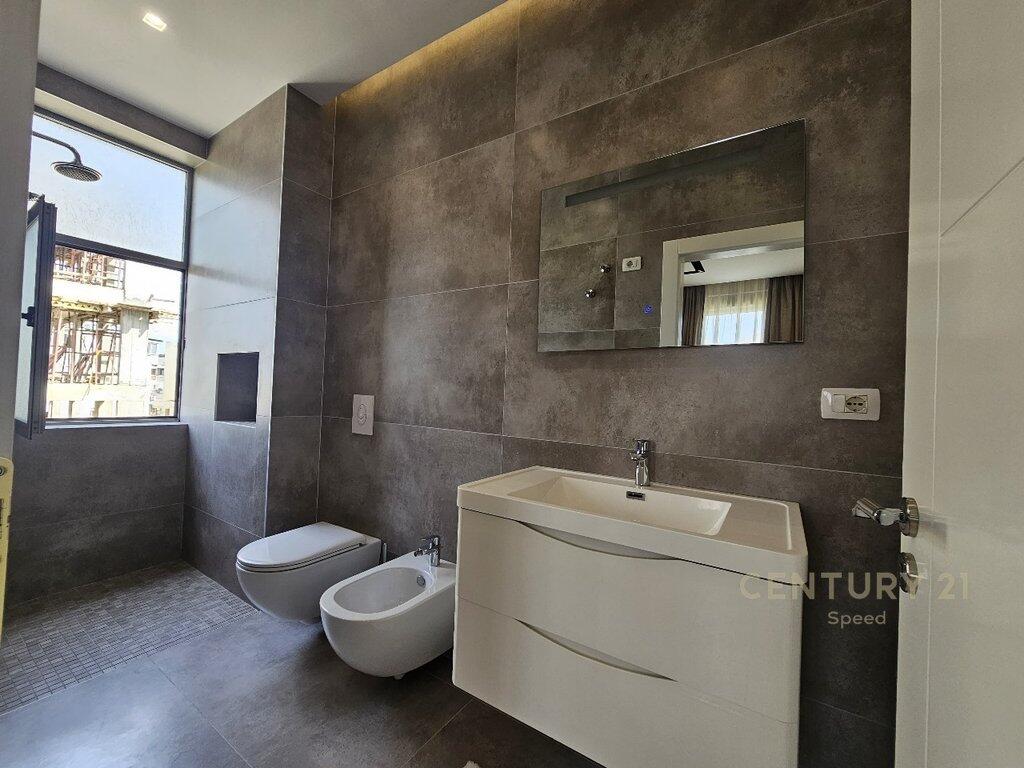 Apartament 2+1+2 me pamje nga Liqeni i Thate, tek Hotel Radisson !