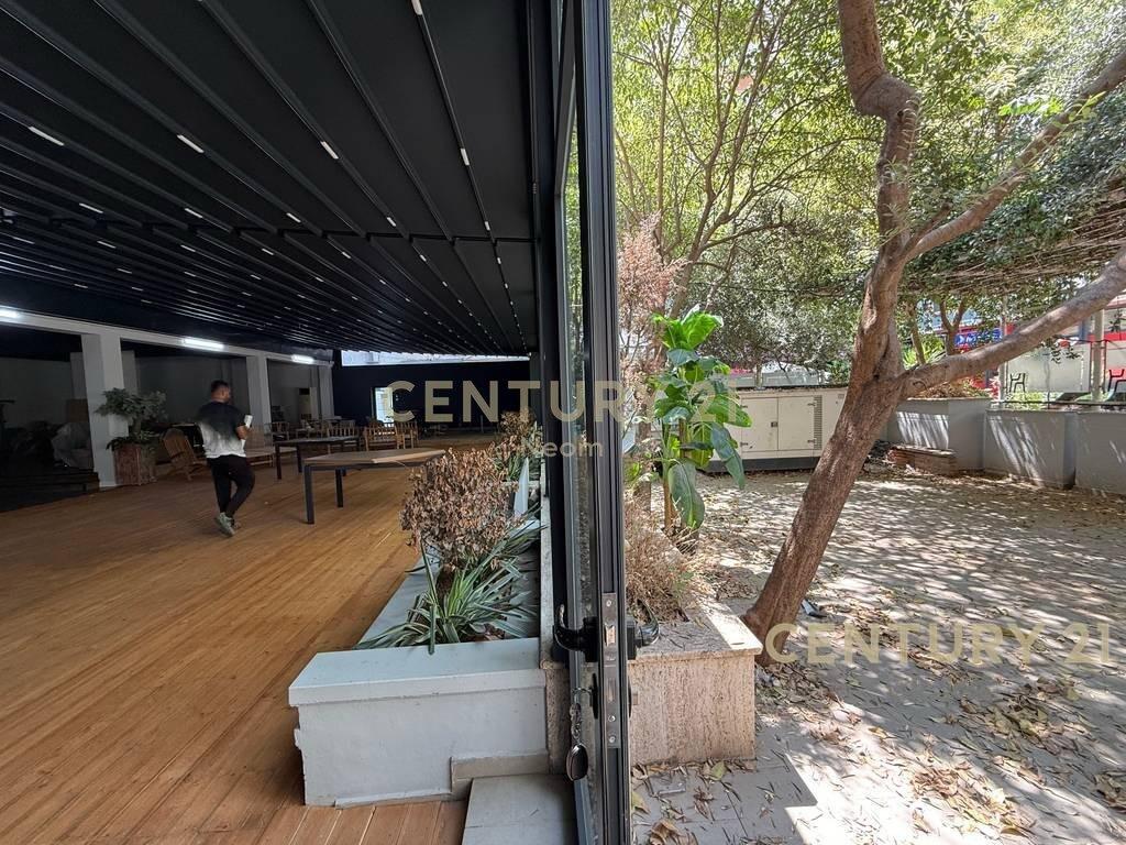 LOCALE COMMERCIALE IN AFFITTO - 727 m², VICINO ALL'EX ESPOSIZIONE !