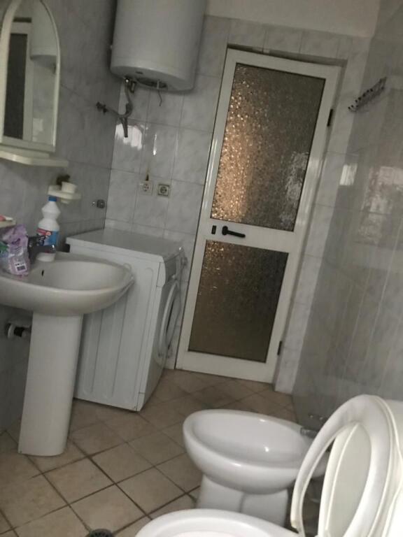 Jepet me qera 2+1 tek 21 dhjetori
