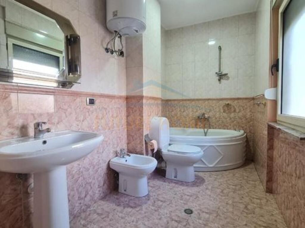 Shitet, Apartament 3+1+2+Depo, Bulevardi Zog I, Tirane