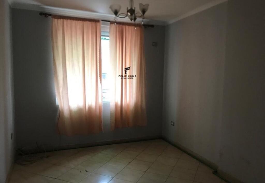 APARTAMENT ME QERA 2+1 21 DHJETORI 400 EURO