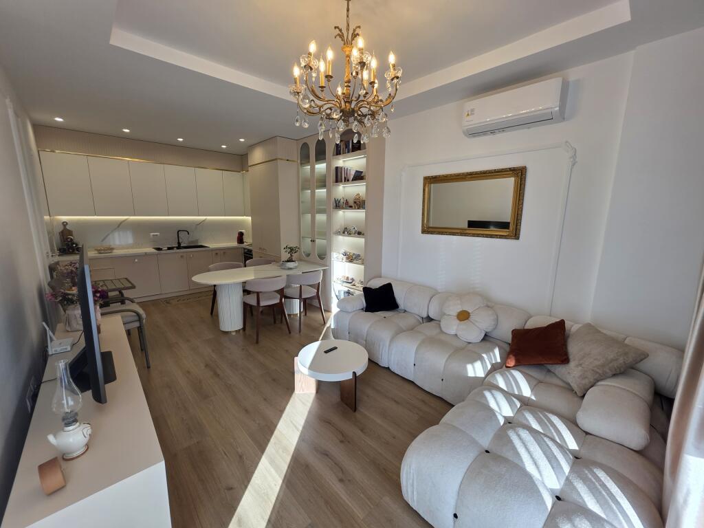 🏢Nella zona di Porcelani, Complesso Erli, è in affitto un appartamento 1+1, arredato, 750 Euro