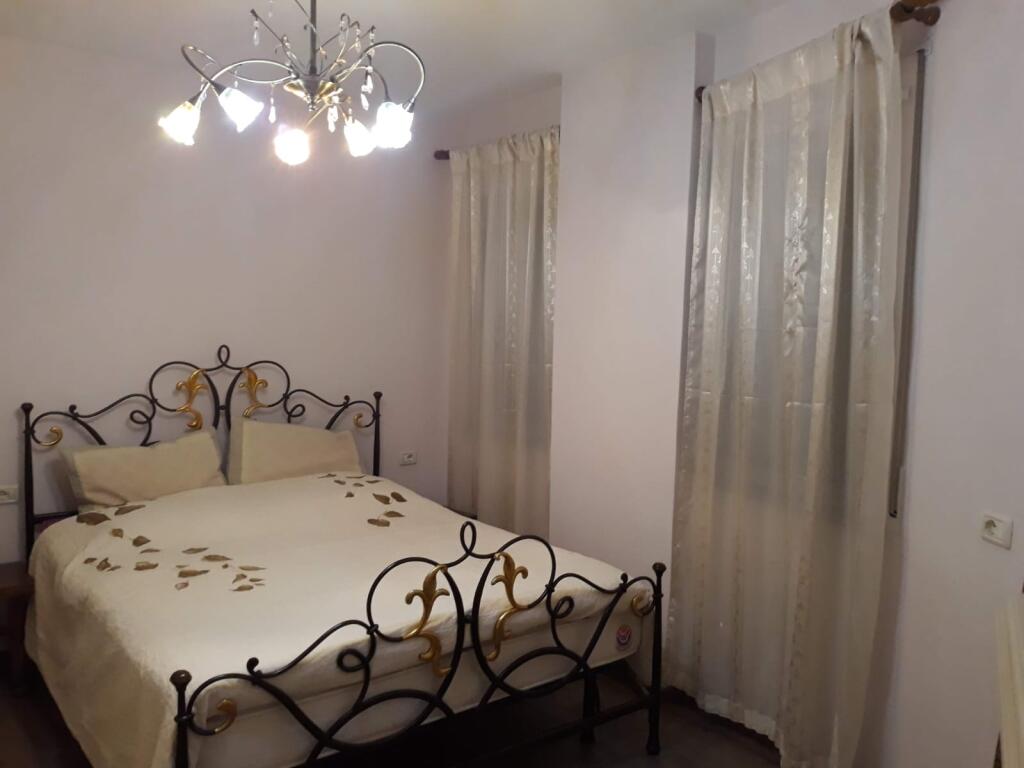 Apartament 2+1 me qira – Mine Peza, përballë Prokurorisë