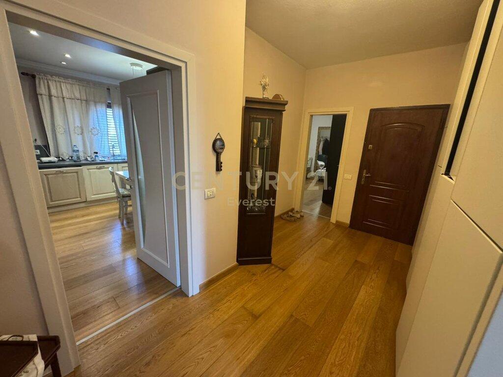 BRRYLI, VENDIAMO APPARTAMENTO 3+1+2+POSTO AUTO - 240.000 €