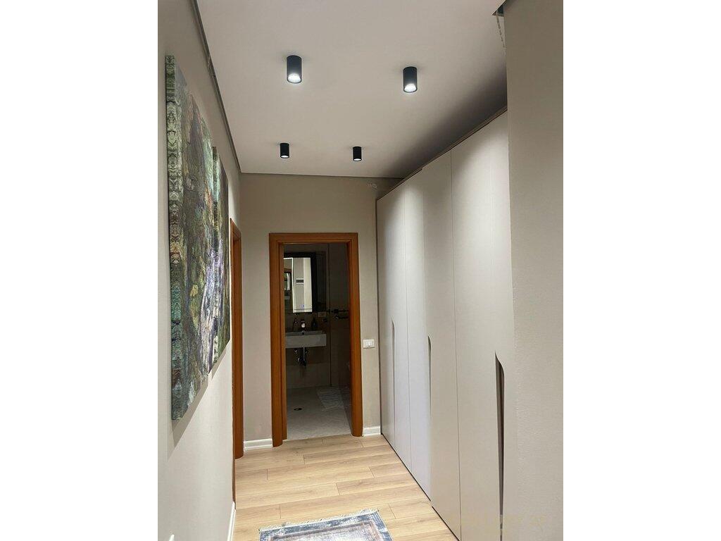 Appartamento 1+1 + Posto Auto in Affitto presso Qendra Galeria, Via Barrikadave