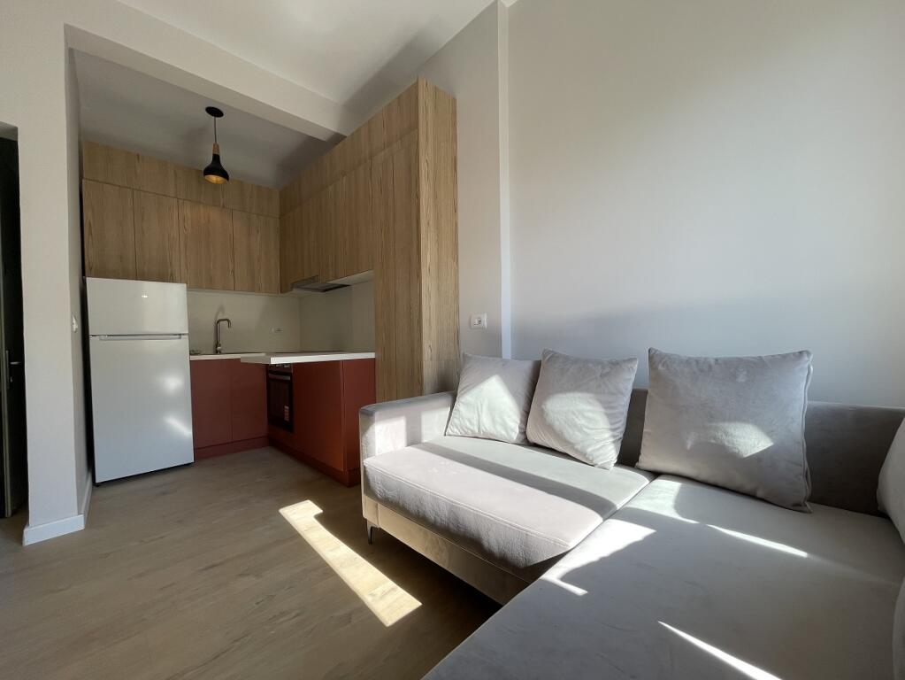 Jepet me QIRA apartament 1+1 tek Rruga e Durrësit (Ish Ambasada Jugosllave)