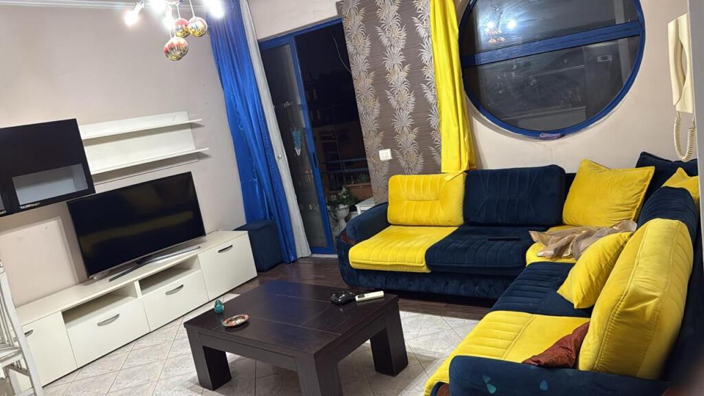 APARTAMENT ME QERA 1+1 RRUGA E KOSOVAREVE 800 EURO