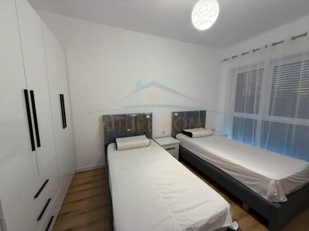 Qera, Apartament 2+1+Post Parkimi, Shkolla e Kuqe, Tirane