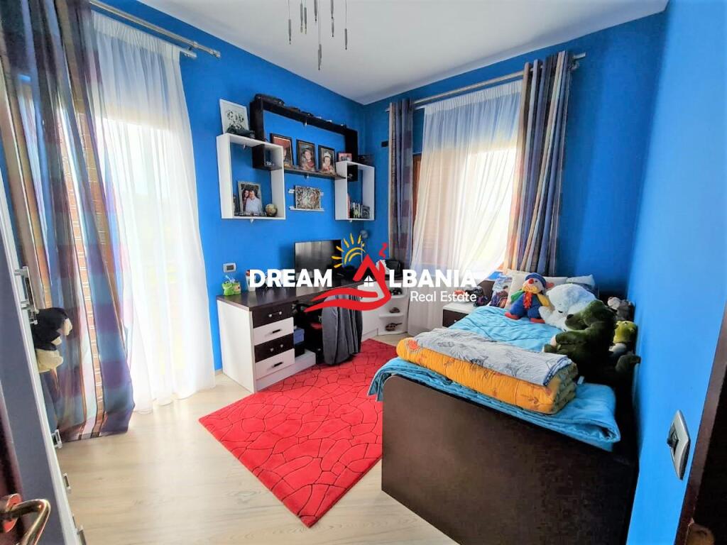 Vile 2 kateshe me oborr dhe garazh nentoke ne shitje ne fshatin Peze e vogel ne Tirane (ID 4151096)