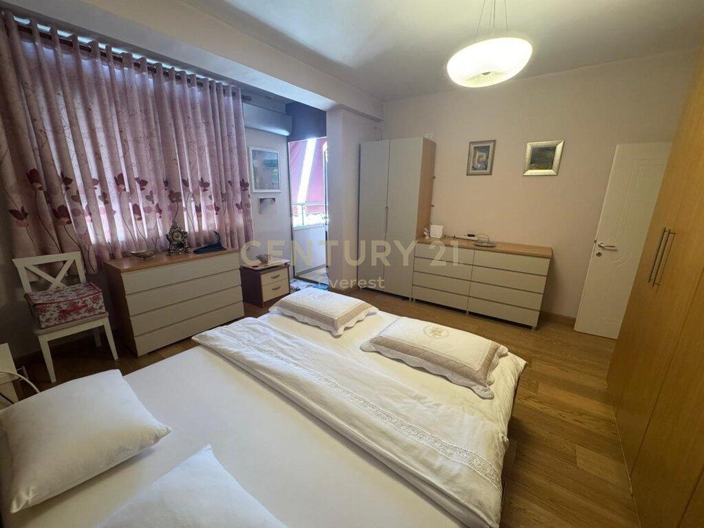 BRRYLI, VENDIAMO APPARTAMENTO 3+1+2+POSTO AUTO - 240.000 €