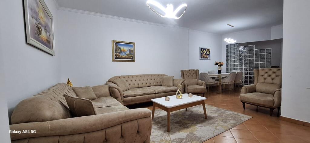 VENDESI APPARTAMENTO 2+1 COMUNE DI PARIGI 240.000 EURO