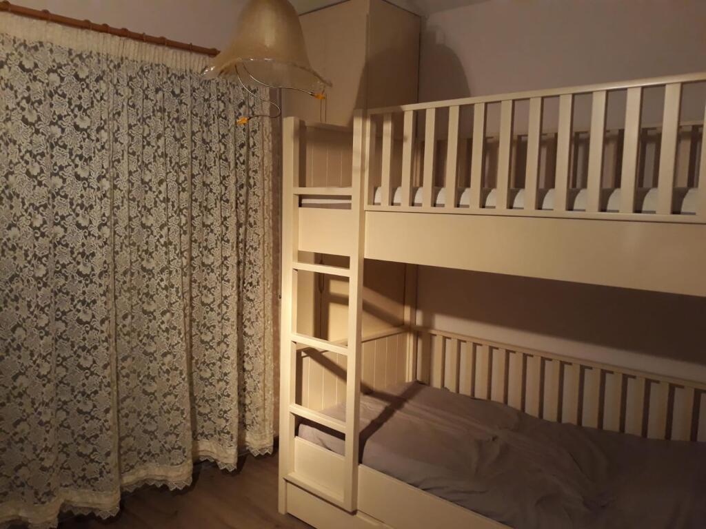 Apartament 2+1 me qira – Mine Peza, përballë Prokurorisë