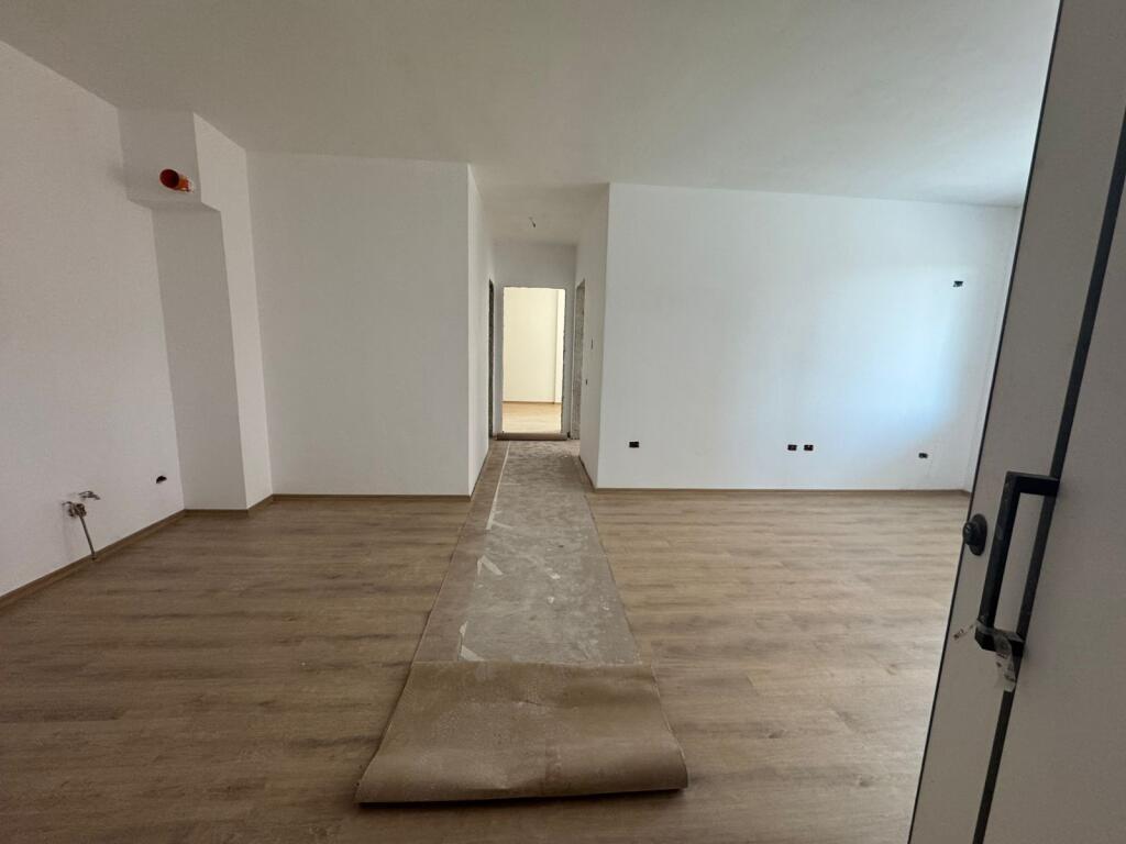 VENDESI APPARTAMENTO 2+1+2 VICINO A XIBRAKU Via Elbasanit
