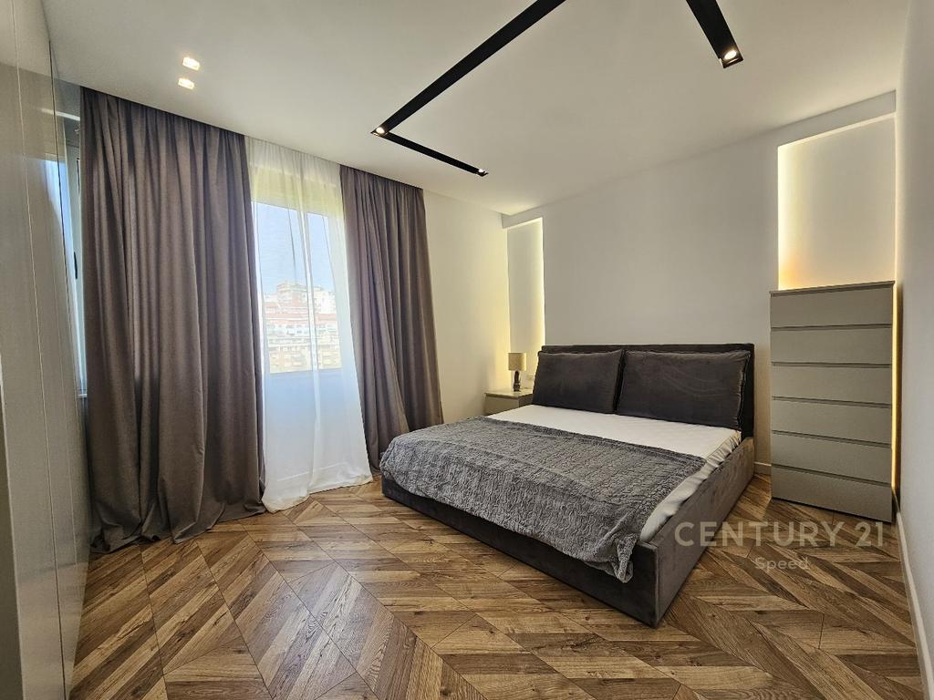 Apartament 2+1+2 me pamje nga Liqeni i Thate, tek Hotel Radisson !