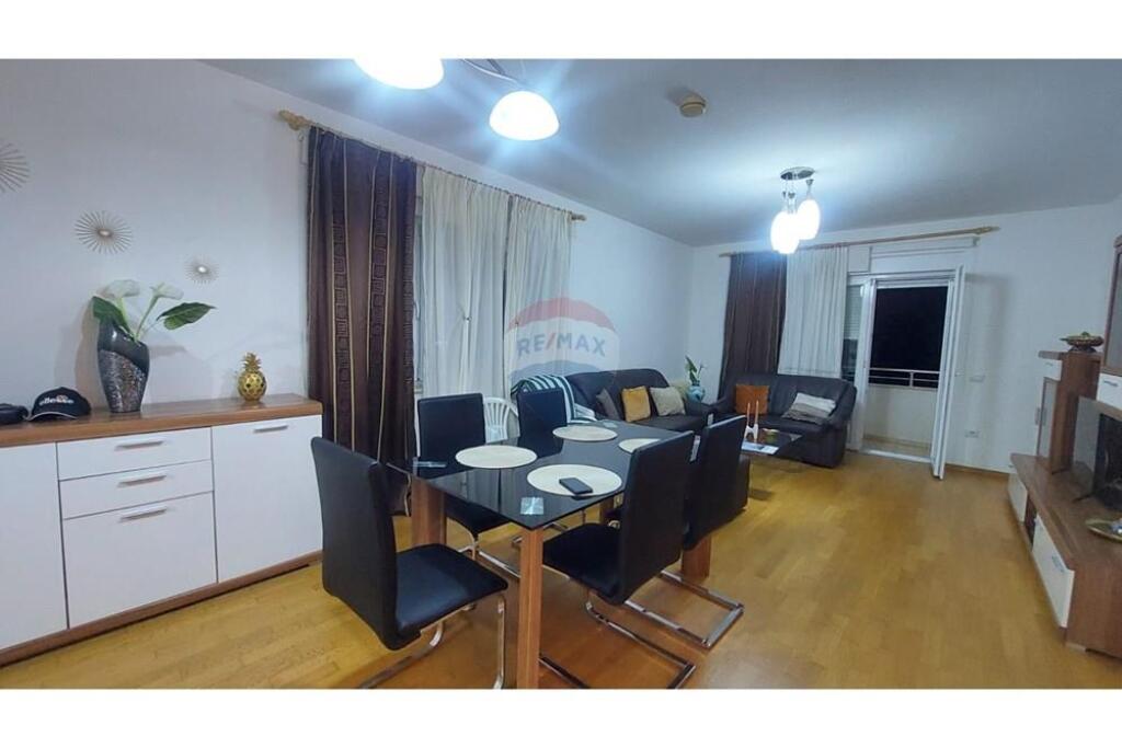 APARTAMENT 2+1 ME VERANDE DHE POST PARKIMI SAUK..