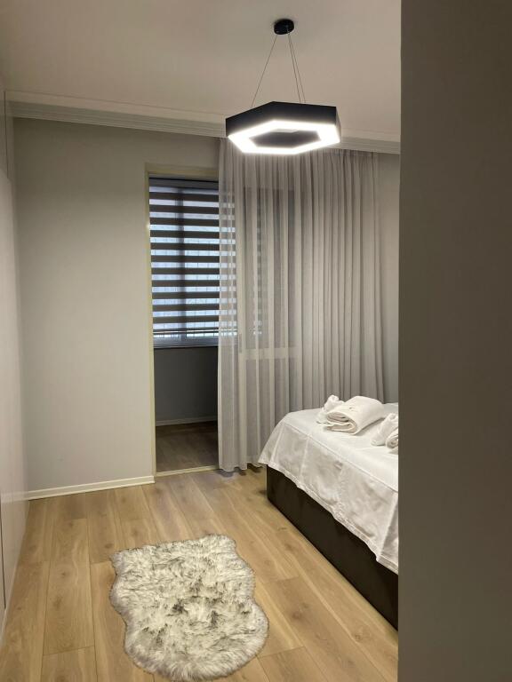 Apartament me qira 1+1 në Bllok!