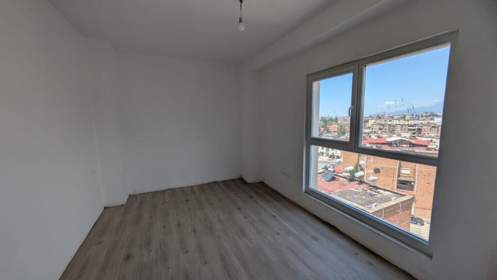 Shitet Apartament 2+1 +2 Kati 6,pallat me ashensor  Siperfaqe 117.6 m2  Cmimi 1600€\m2  Rruga Dritan Hoxha  Kompleksi aura