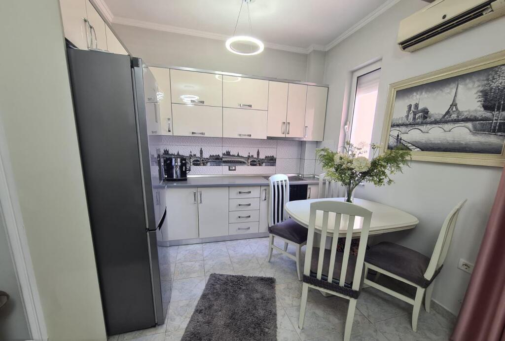 For rent 1+1, area 70m². * 5th floor in a 6-story building.