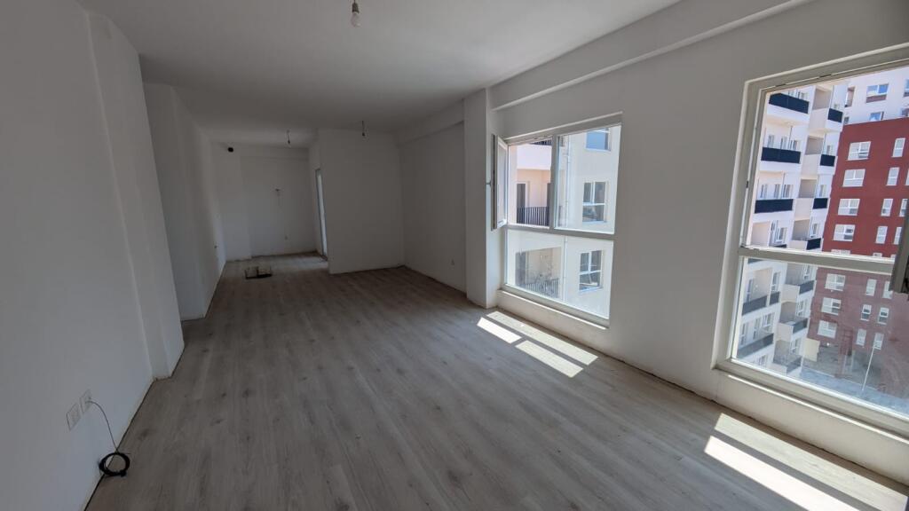 Shitet Apartament 2+1 +2 Kati 6,pallat me ashensor  Siperfaqe 117.6 m2  Cmimi 1600€\m2  Rruga Dritan Hoxha  Kompleksi aura