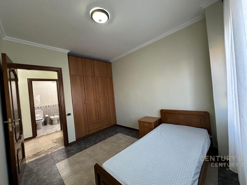 Shitet apartament 3+1+2+1 Lavanteri, Bulevardi Zogu i Parë!