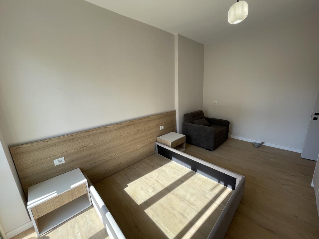Jepet me QIRA apartament 1+1 tek Rruga e Durrësit (Ish Ambasada Jugosllave)