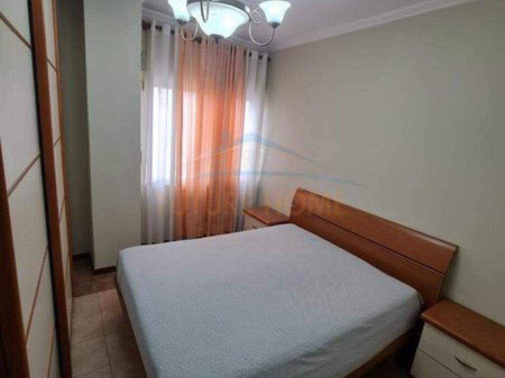 Shitet, Apartament 3+1+2+Depo, Bulevardi Zog I, Tirane