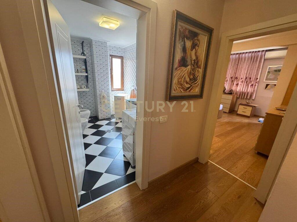 BRRYLI, VENDIAMO APPARTAMENTO 3+1+2+POSTO AUTO - 240.000 €