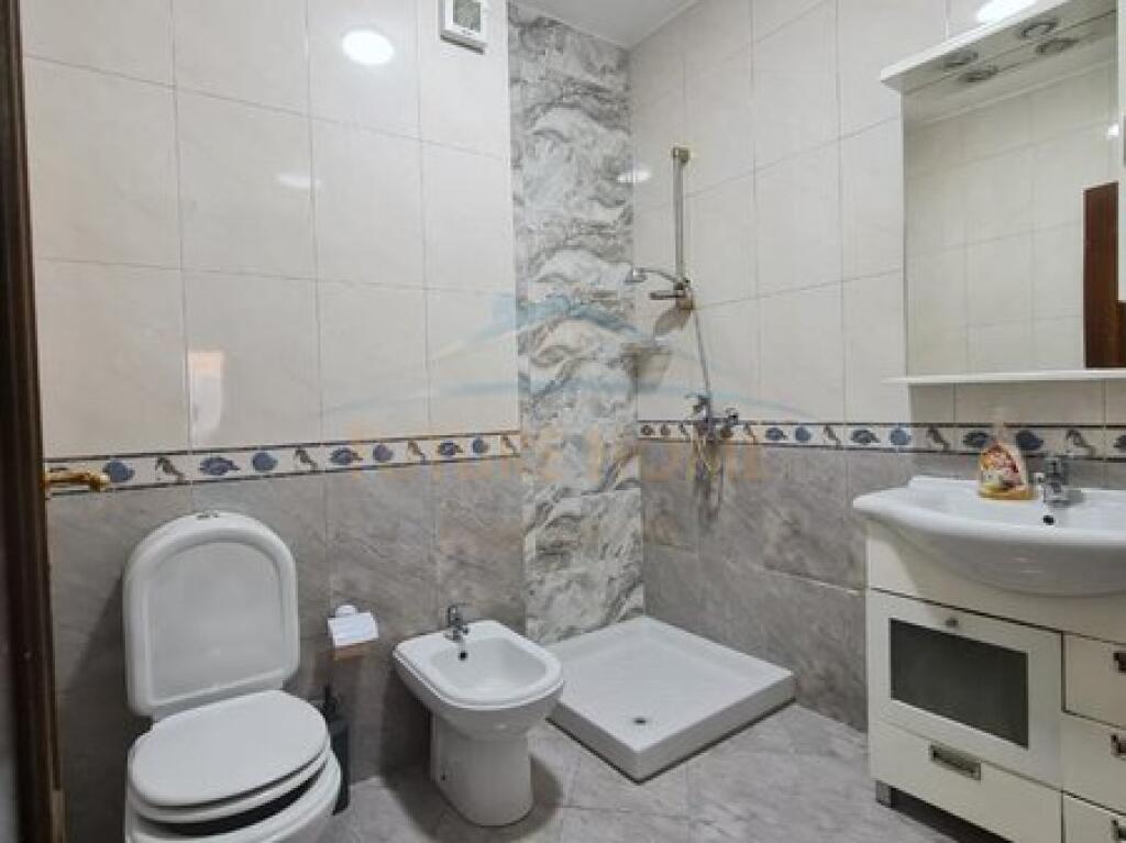 Shitet, Apartament 3+1+2+Depo, Bulevardi Zog I, Tirane