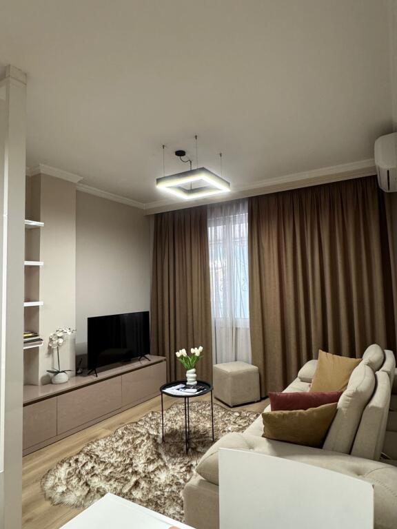 Apartament me qira 1+1 në Bllok!