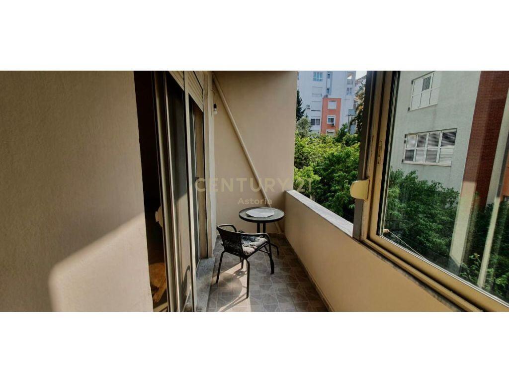 JEPET ME QIRA 1+1 APARTAMENT TE KOPSHTI BOTANIK, KODRA DIELLIT