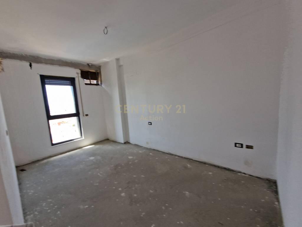 NUOVO BOULEVARD, IN VENDITA APPARTAMENTO 3+1+2 NEL COMPLESSO NDREGJONI! 204.000 €