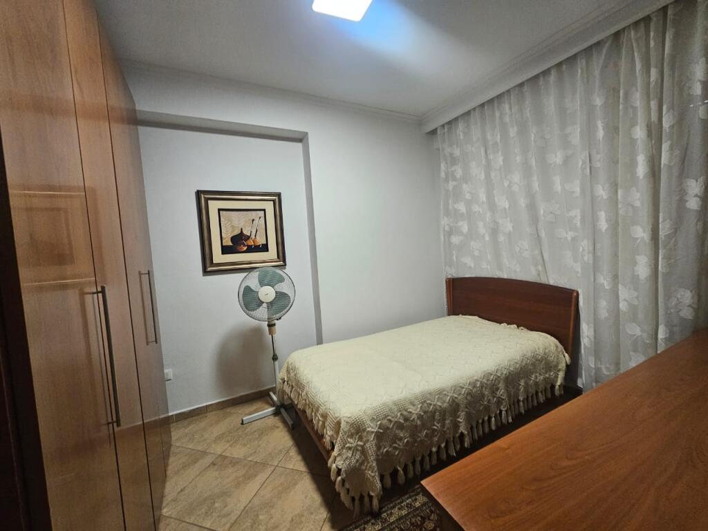 🏡 Apartament 2+1 me qira – Kompleksi Delijorgji (pallati i bardhë, pranë Poligonit Rogat)