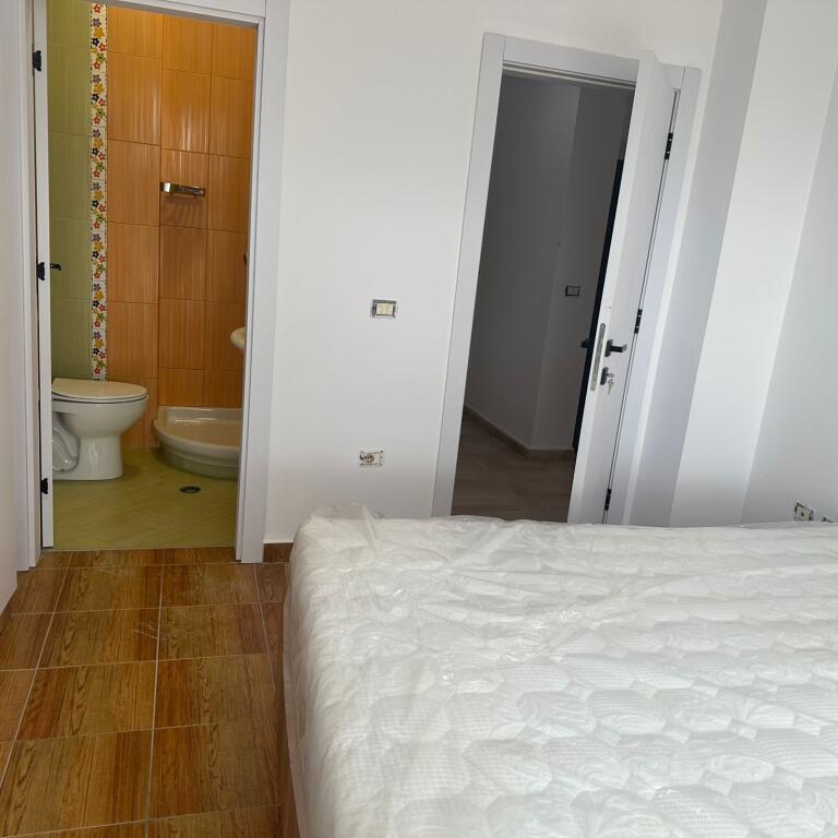 Apartament 3+1 me qira – Mbi Brryl, përballë Maternitetit të Ri