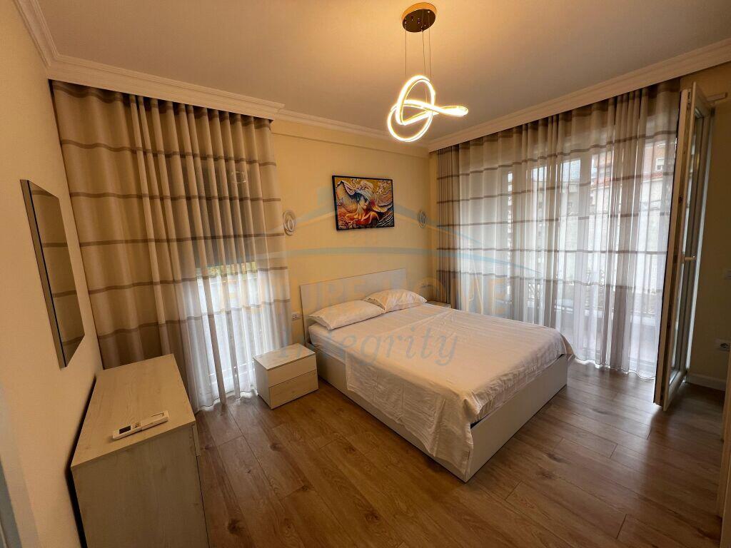 Qera, Apartament 2+1+3, Pazari i Ri, Tiranë.