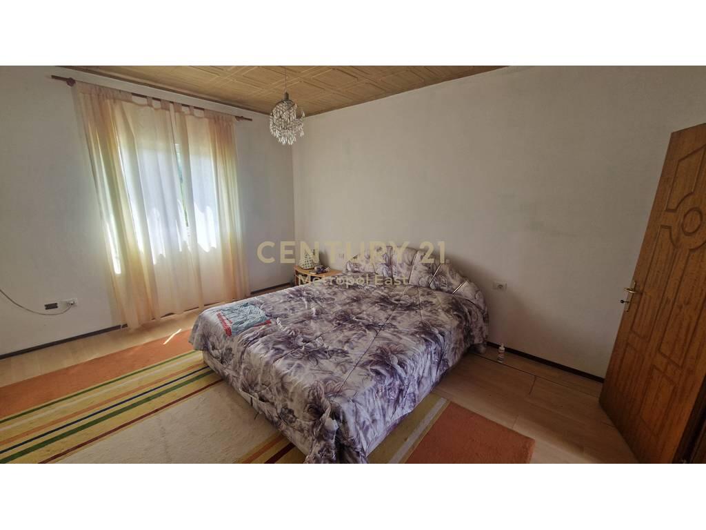 165,000 € -SHTEPI 3 KATESHE PER SHITJE - PEZE ( TE LAPIDARI )