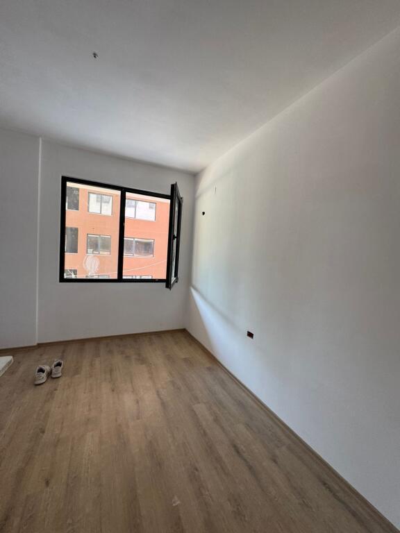 VENDESI APPARTAMENTO 2+1+2 VICINO A XIBRAKU Via Elbasanit