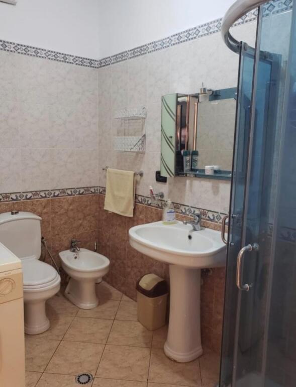 Apartament 2+1 me qira tek Komuna e Parisit