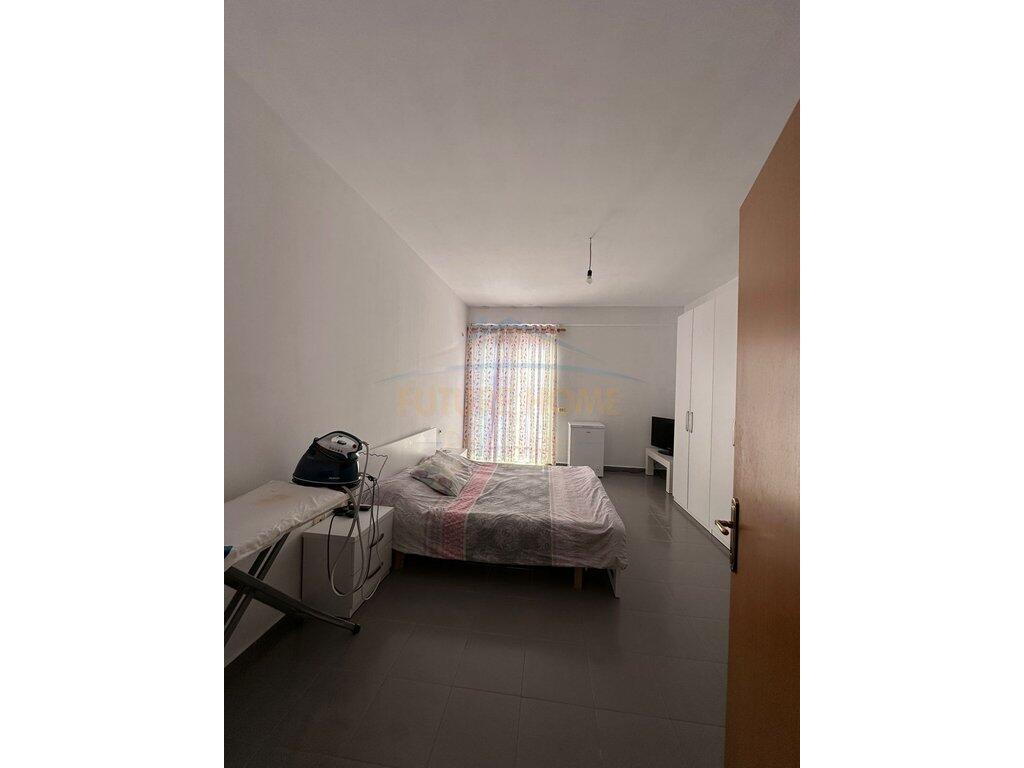 Shitet Apartament 2+1 – Yzberisht, përballë KMY