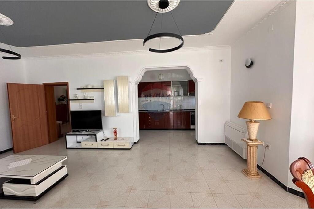 Ingresso villa in affitto a Qytet Studenti !