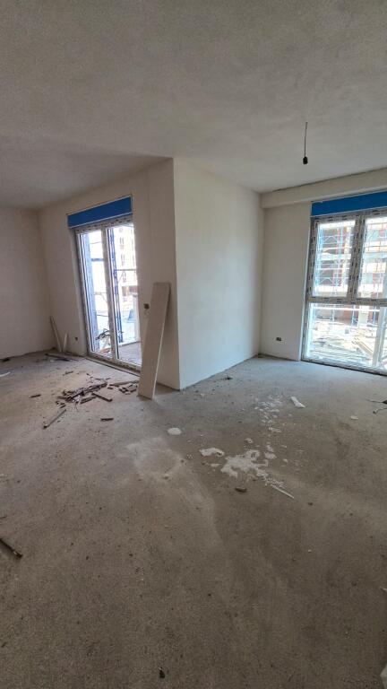 Bulevardi Ri Shitet Apartament 2+1+2 Plus Post Parkimi