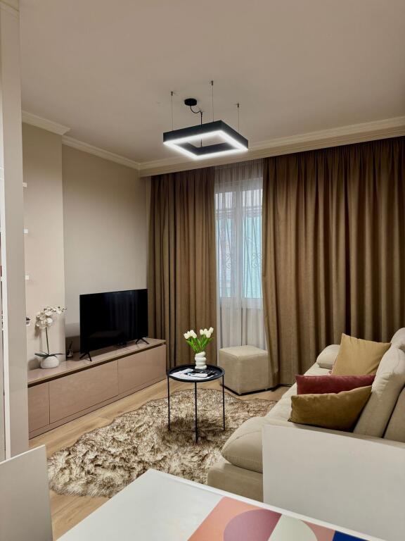 Apartament me qira 1+1 në Bllok!