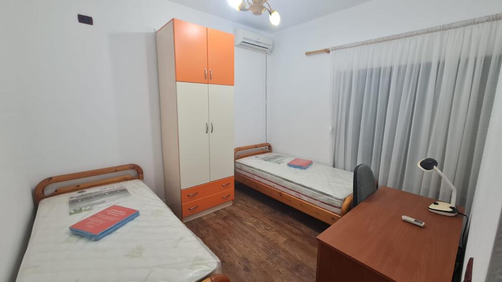For rent 2+1, 2nd floor in a private villa, near police station 3, Mine Peza street.