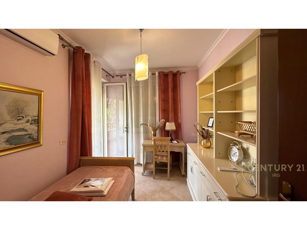 Jepet me qira apartament 3+1+2 te Rruga e Elbasanit, Tiranë