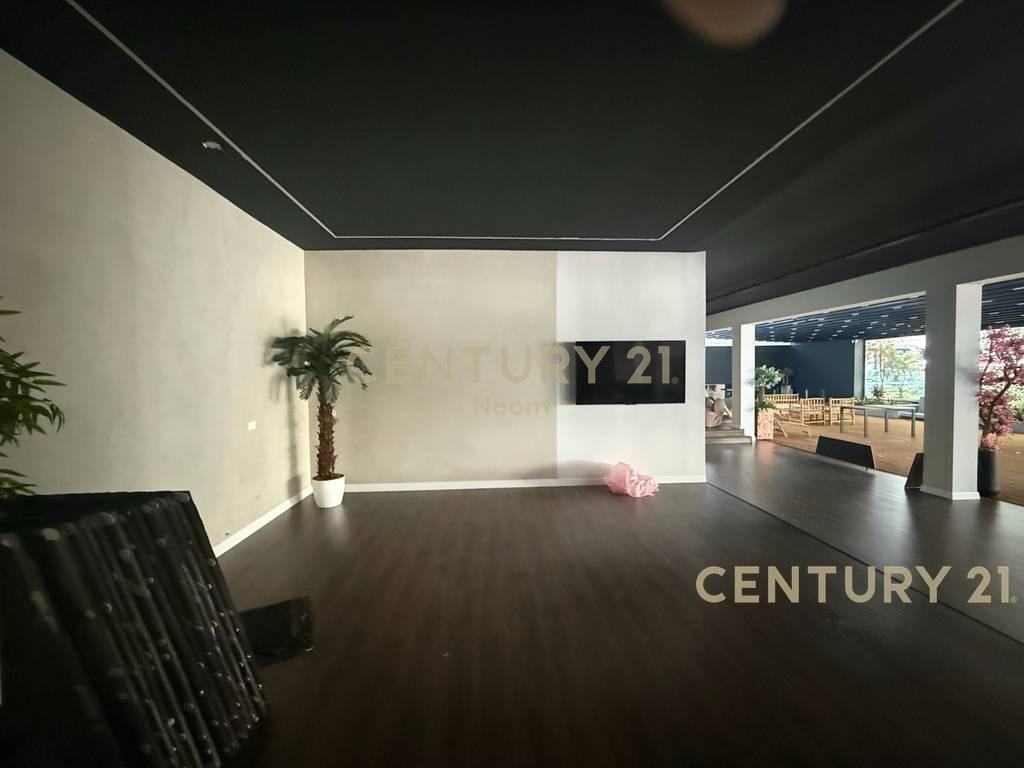 LOCALE COMMERCIALE IN AFFITTO - 727 m², VICINO ALL'EX ESPOSIZIONE !