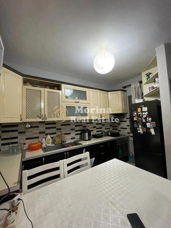 Qera, Apartament 2+1+2+parkim , Yzberisht , 600 euro/muaj