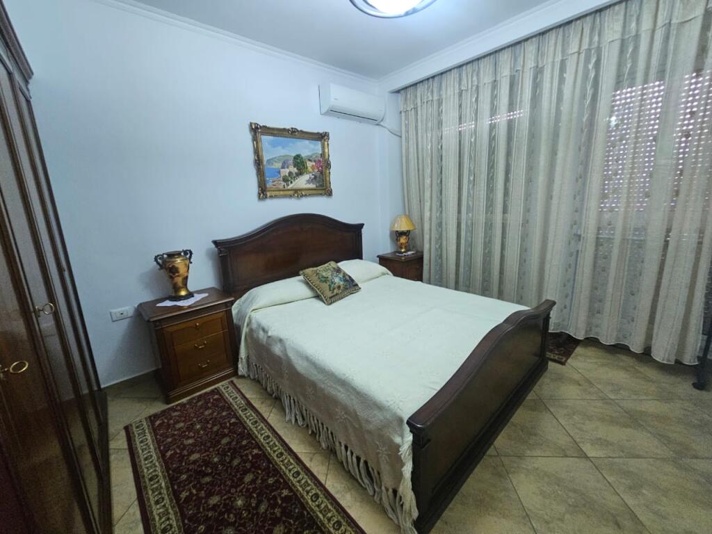 🏡 Apartament 2+1 me qira – Kompleksi Delijorgji (pallati i bardhë, pranë Poligonit Rogat)