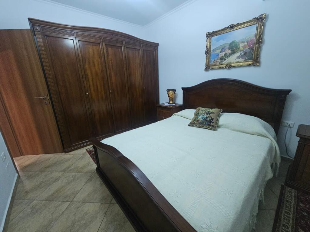 🏡 Apartament 2+1 me qira – Kompleksi Delijorgji (pallati i bardhë, pranë Poligonit Rogat)